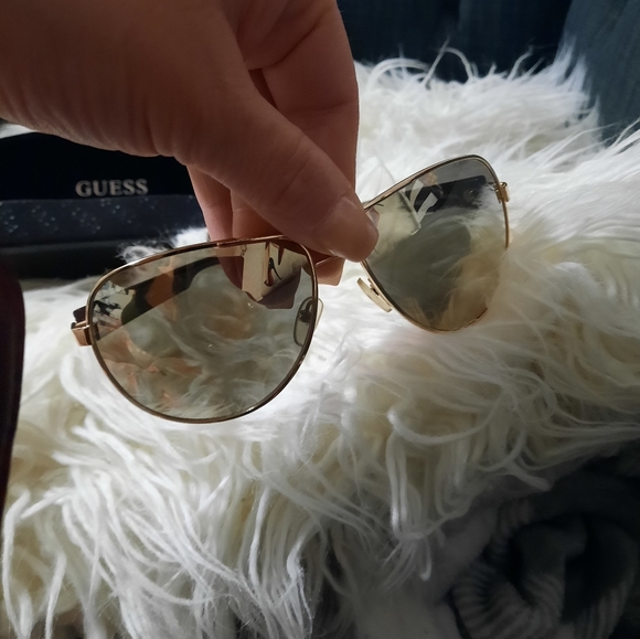 GUESS By Marciano Sunglasses - Picture 4 of 4